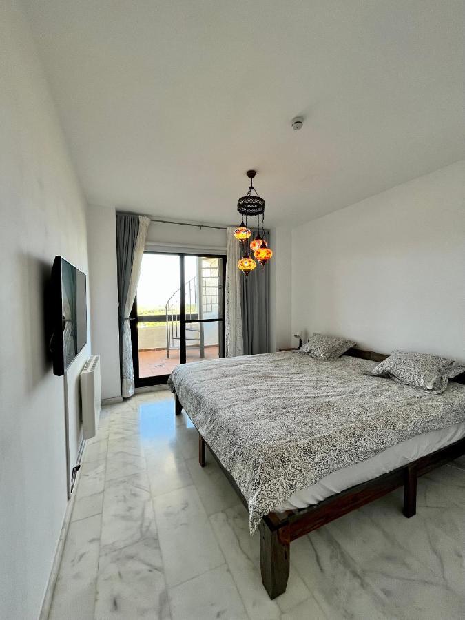 Quiet & Spacious Apt @ Golf Course W/ Roof Terrace San Roque  Dış mekan fotoğraf