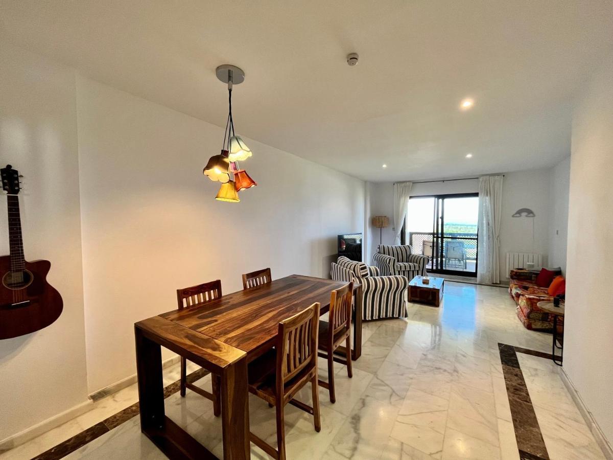 Quiet & Spacious Apt @ Golf Course W/ Roof Terrace San Roque  Dış mekan fotoğraf